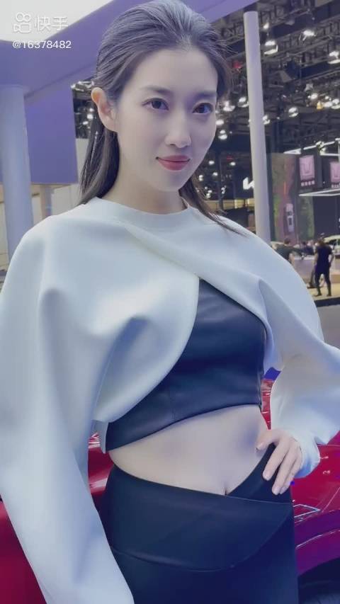 刘思思广州车展第一天新着装好看吗