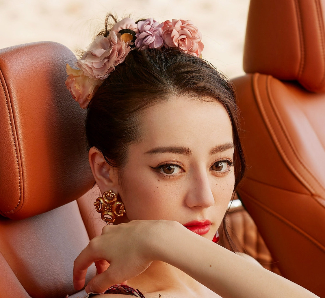 3天5套造型，迪丽热巴“美麻了”！新一代红毯赢家？休闲区蓝鸢梦想 - Www.slyday.coM
