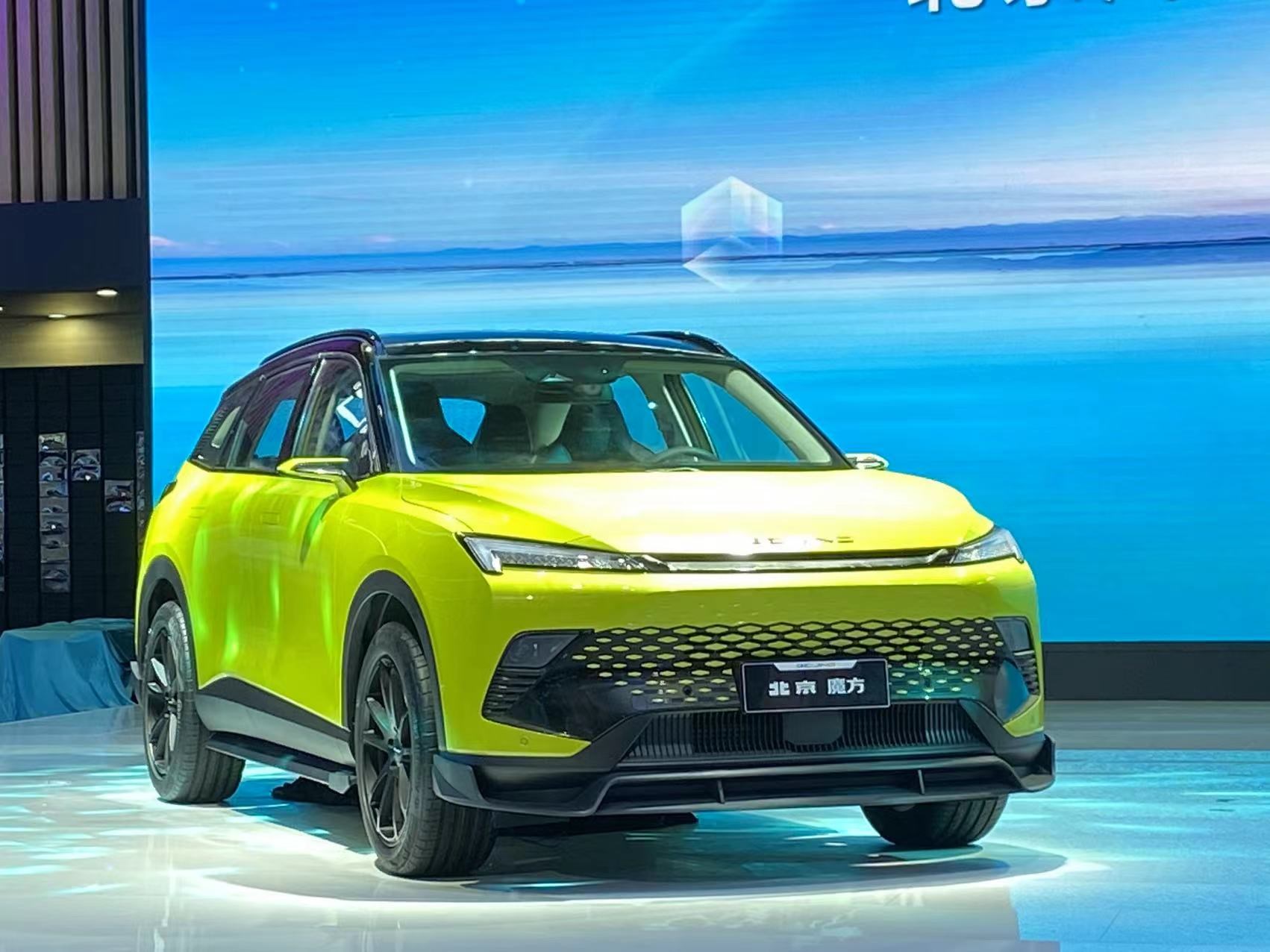 2021广州车展搭载华为鸿蒙车机os北京汽车魔方迎来首秀