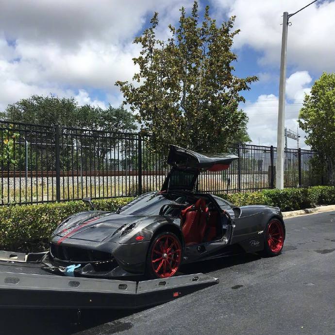 帕加尼huayra一枚碳纤维风神