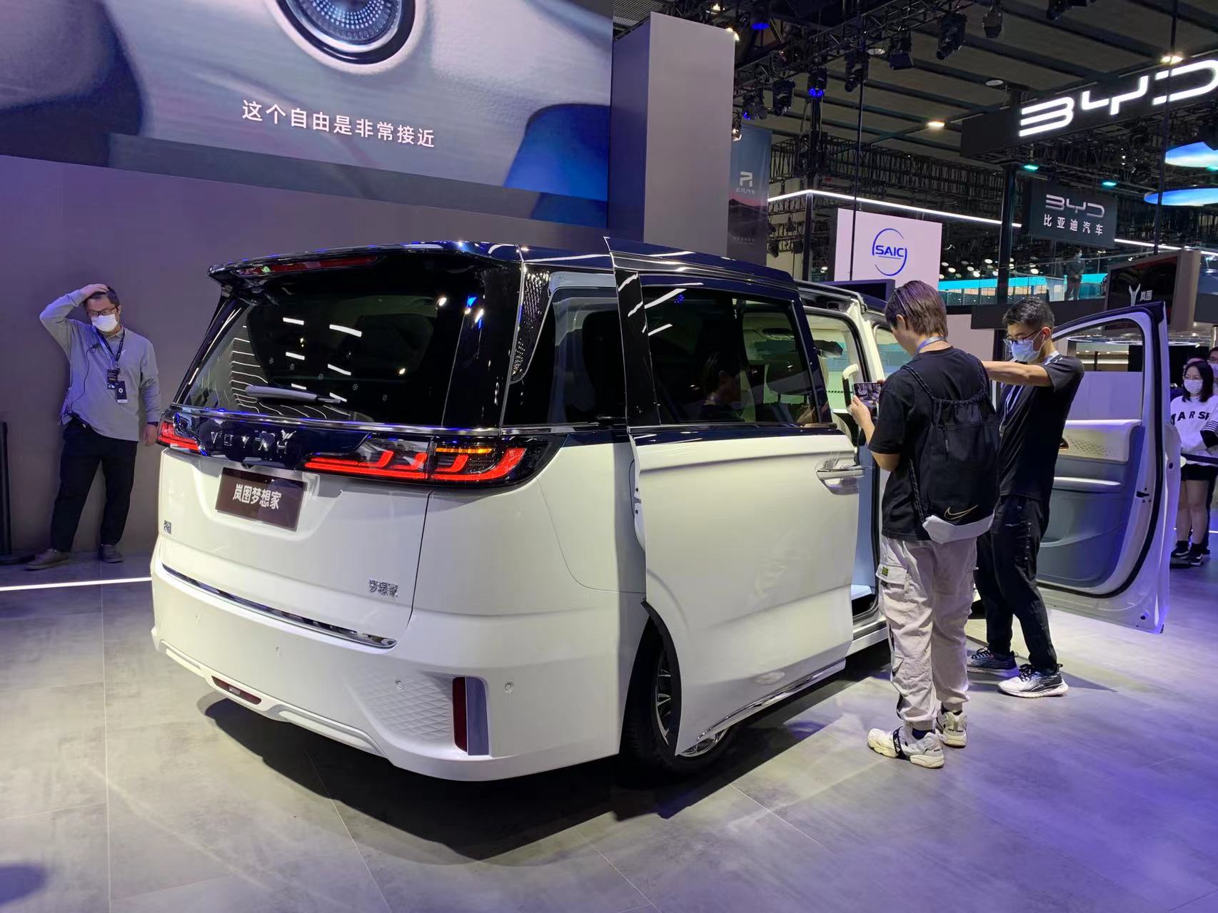 2021广州车展岚图首款mpv梦想家亮相或将对标埃尔法