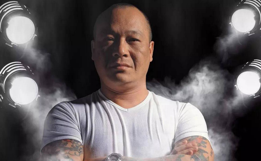 "大佬b"吴志雄转型当老板,深圳开饭店月薪4000,被吐槽工资低|吴志雄