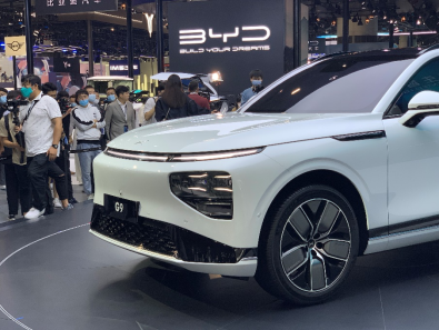 品牌首款纯电中大型suv,小鹏g7广州车展震撼亮相!