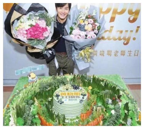 明星的生日蛋糕造型真是奇奇怪怪休闲区蓝鸢梦想 - Www.slyday.coM