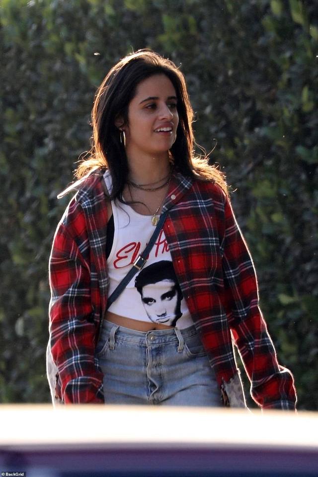 卡贝洛(卡妹)在社交媒体上"官宣",和的加拿大男歌手肖恩·蒙德兹