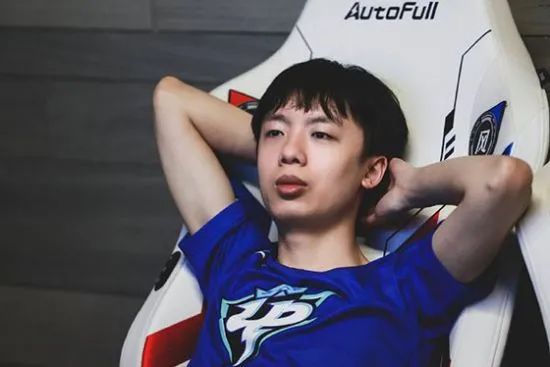 “天黑了”！FPX正式官宣打野选手Tian离队休闲区蓝鸢梦想 - Www.slyday.coM