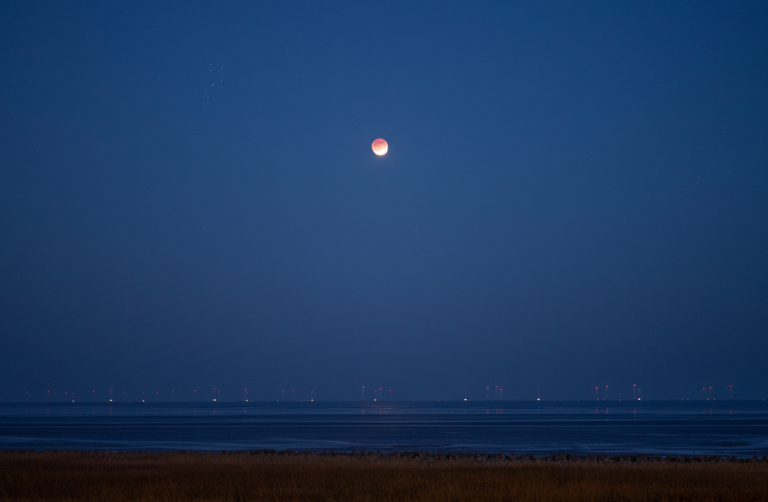 600年一遇“超长待机”月偏食，你看到了吗？休闲区蓝鸢梦想 - Www.slyday.coM