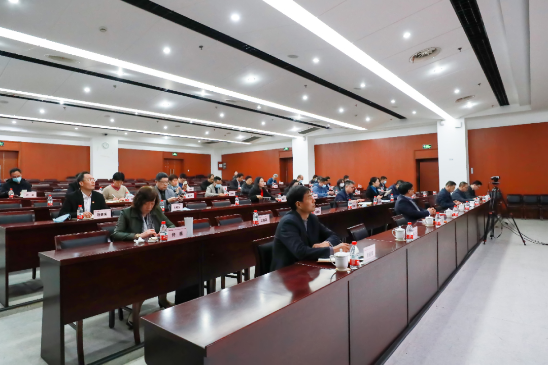 学校举行党委理论学习中心组（扩大）学习报告会，学习贯彻党的十九届六中全会精神休闲区蓝鸢梦想 - Www.slyday.coM