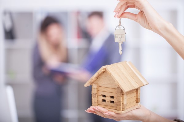 “二房东”租下带租客房屋，却遇到一对坚称房子是自家的老夫妻，怎么回事？休闲区蓝鸢梦想 - Www.slyday.coM