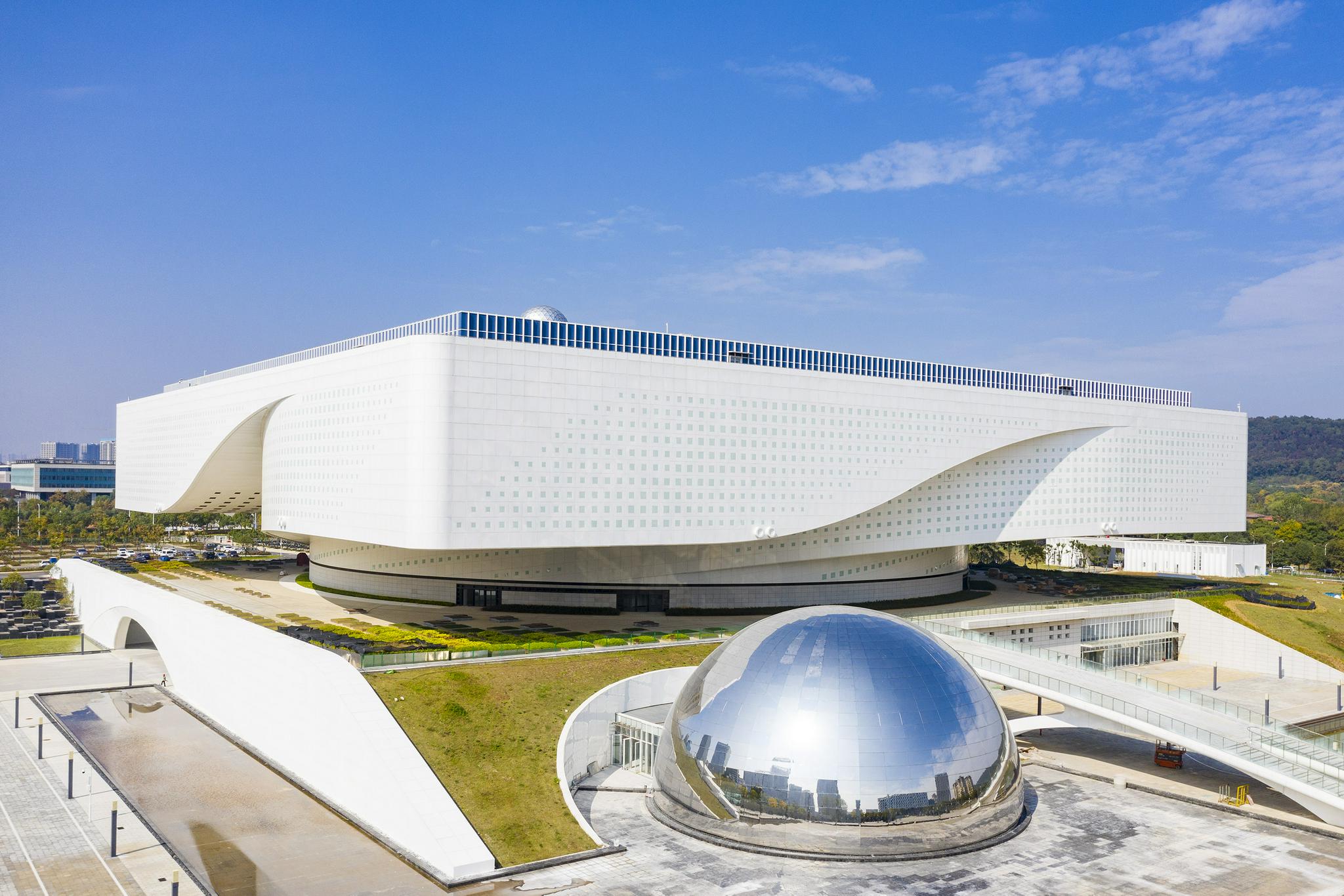 湖北省科技馆新馆揭牌