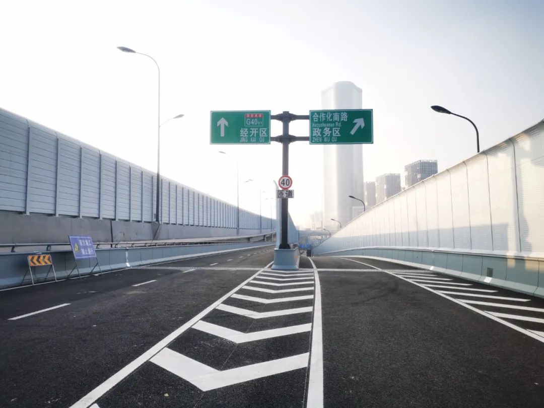 在合肥市规划建设"环放 网格"的快速路体系中,二环快速路承担着对外