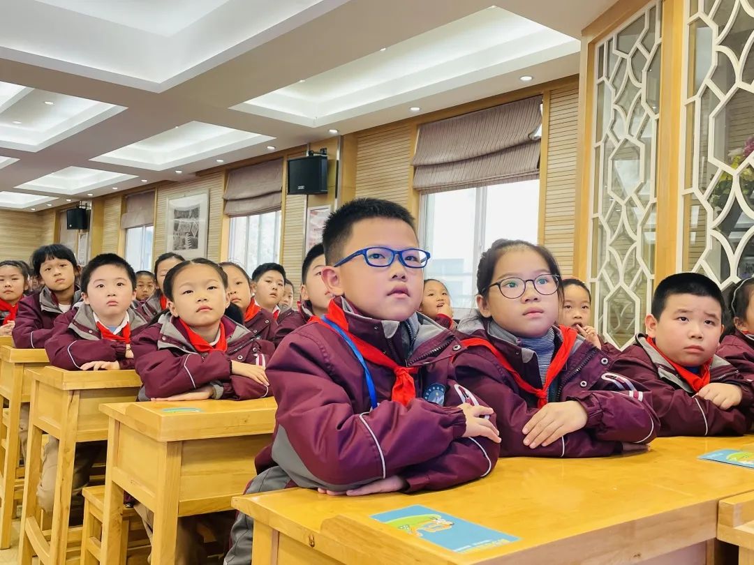 校园新闻扬子小记者护眼科普讲座走进南京市赤壁路小学