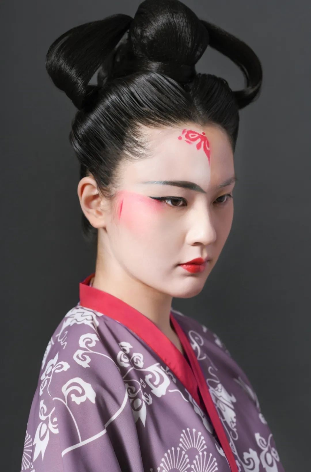 还有很多另类的,比如说这个徐妃半面妆.