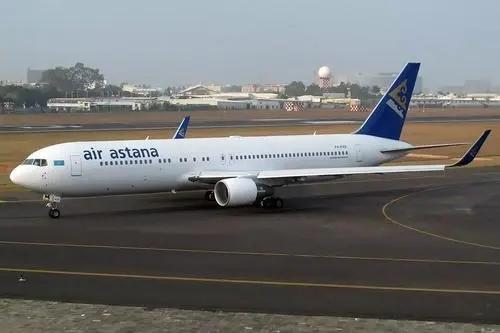 哈萨克斯坦阿斯塔纳航空公司(air astana)一架飞圣彼得堡—努尔苏丹