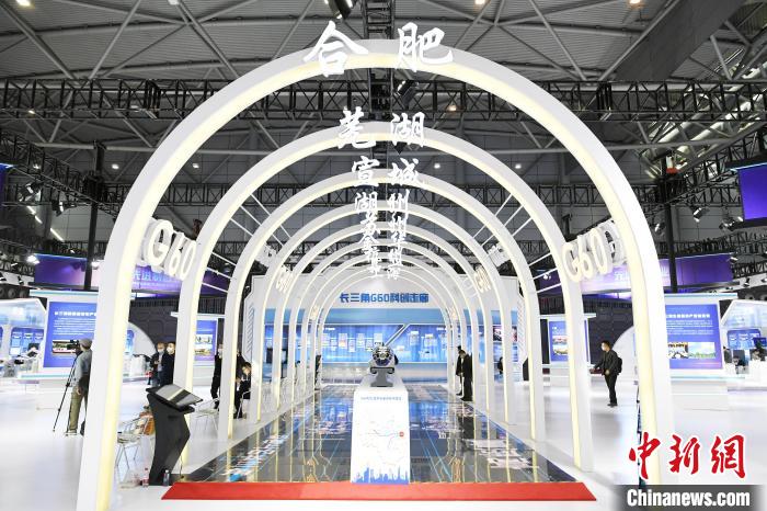 图为:2021世界制造业大会展示的g60科创走廊高速磁悬浮通道.