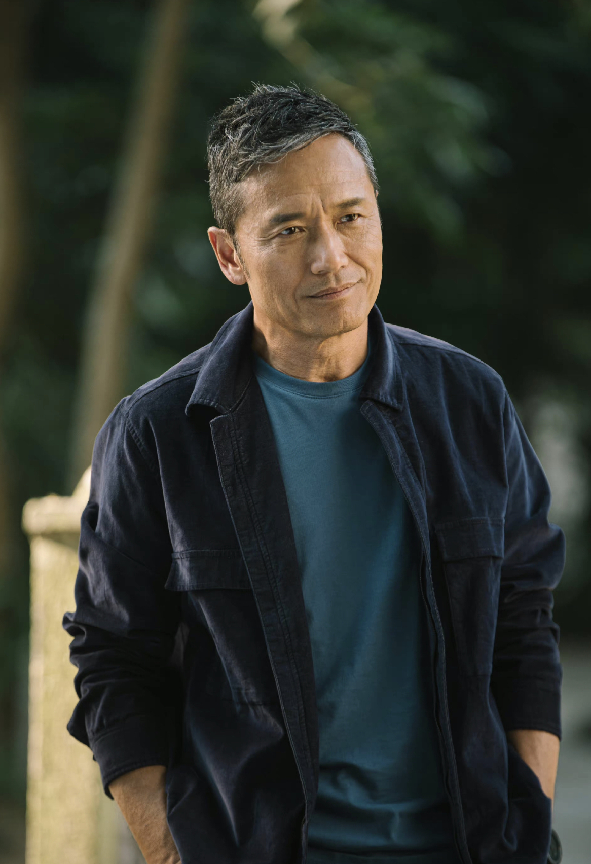 63岁苗侨伟为儿子庆28岁生日 父子同框时髦有型|苗侨伟|戚美珍_新浪新