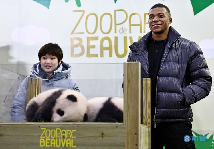姆巴佩、张家齐出席中国旅法大熊猫命名仪式！