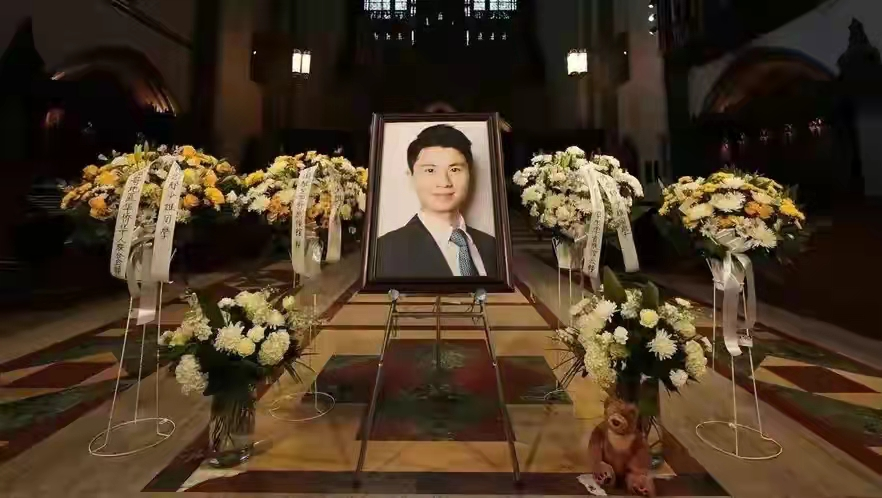 芝加哥大学被枪杀中国留学生妈妈追悼会发言，“第一次出国，就是参加你的葬礼”休闲区蓝鸢梦想 - Www.slyday.coM