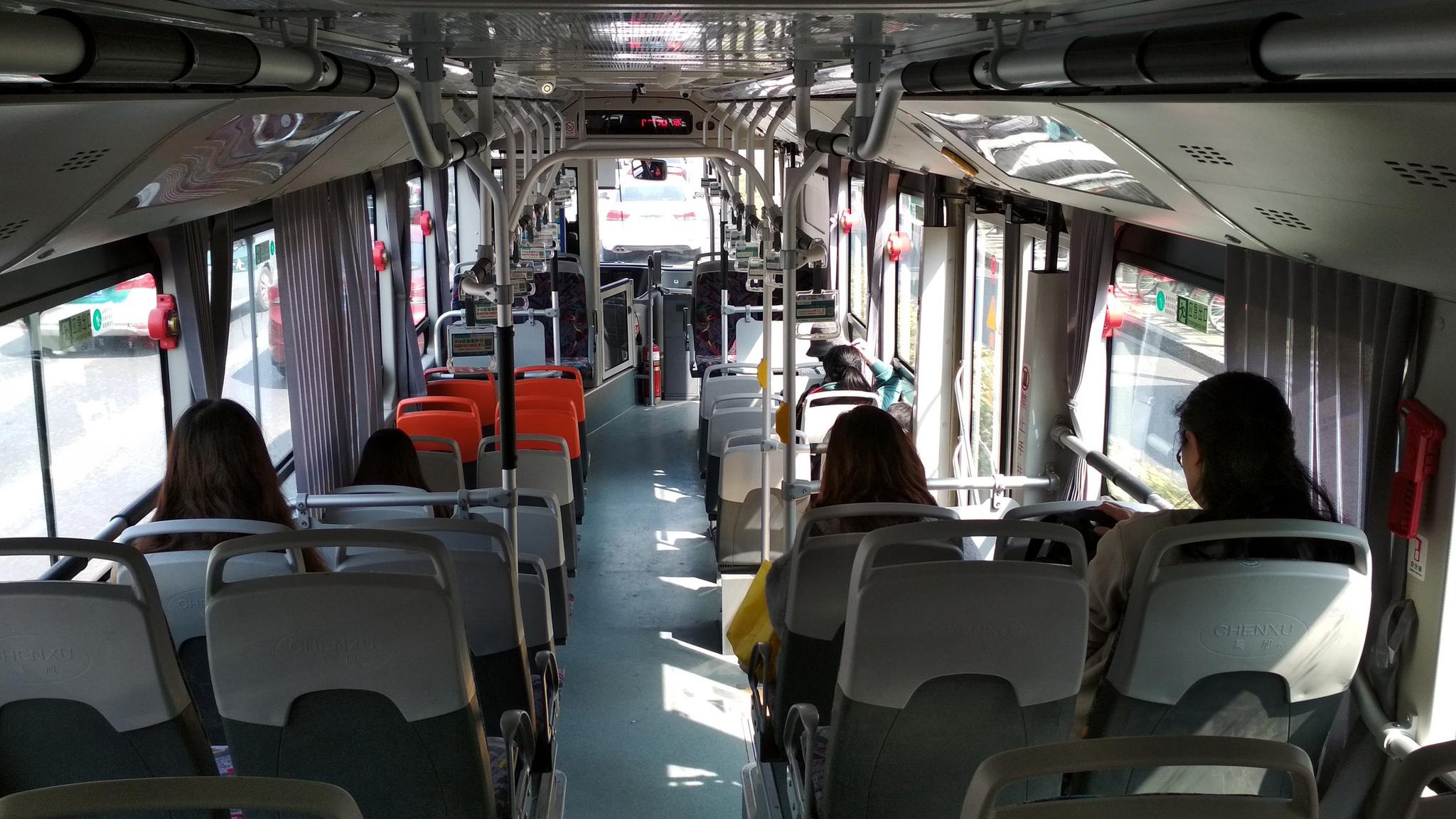 杭州公交座位不断增加乘坐体验越发舒适