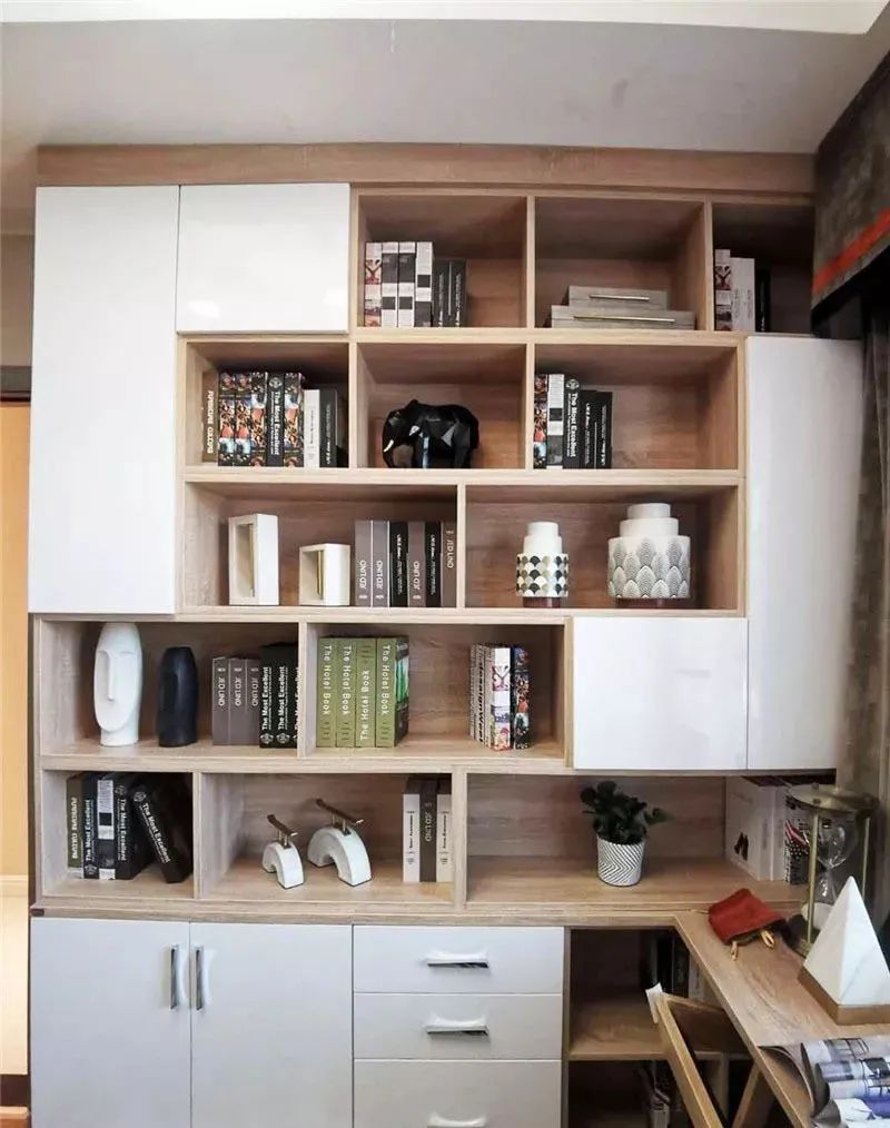 书桌与书柜完美衔接.