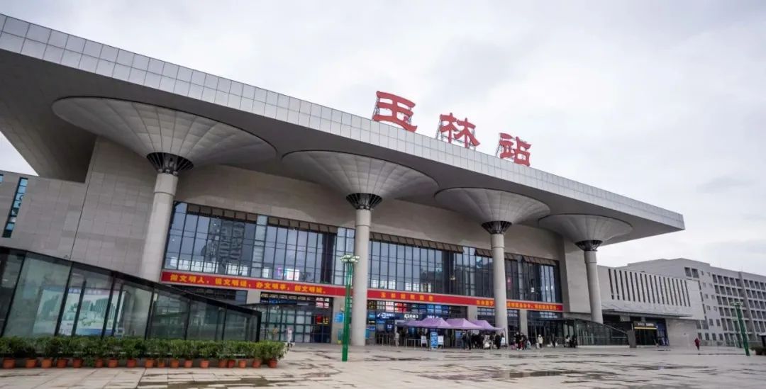 广西铁路首个无人自助超市落户玉林火车站