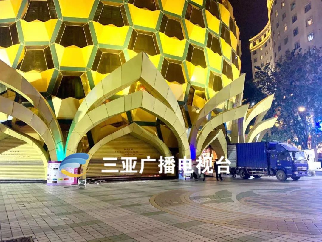 三亚1号港湾城一楼部分吊顶脱落,未有人员受伤