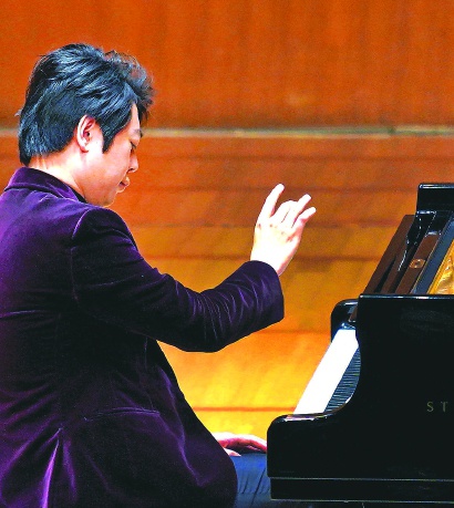 郎朗沪上演绎百年经典 致自己 敬大师|傅聪|音乐会_新浪新闻