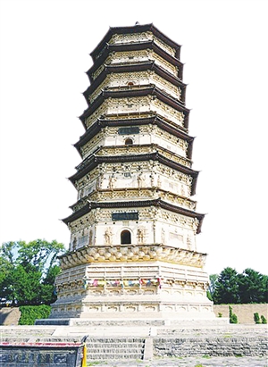 丰州古城白塔巍巍