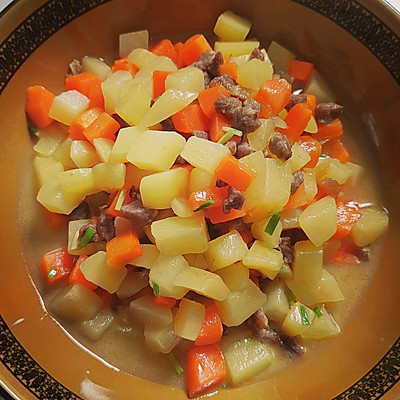 胡萝卜土豆炖肉丁
