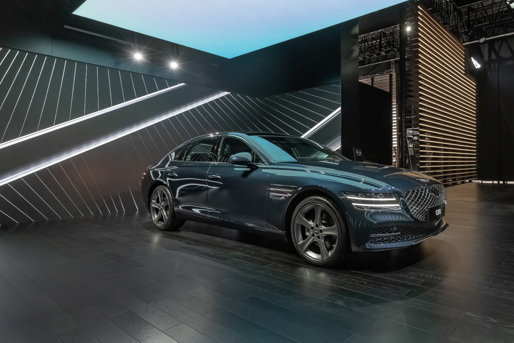 捷尼赛思纯电gv70首度亮相,高端纯电动看头十足