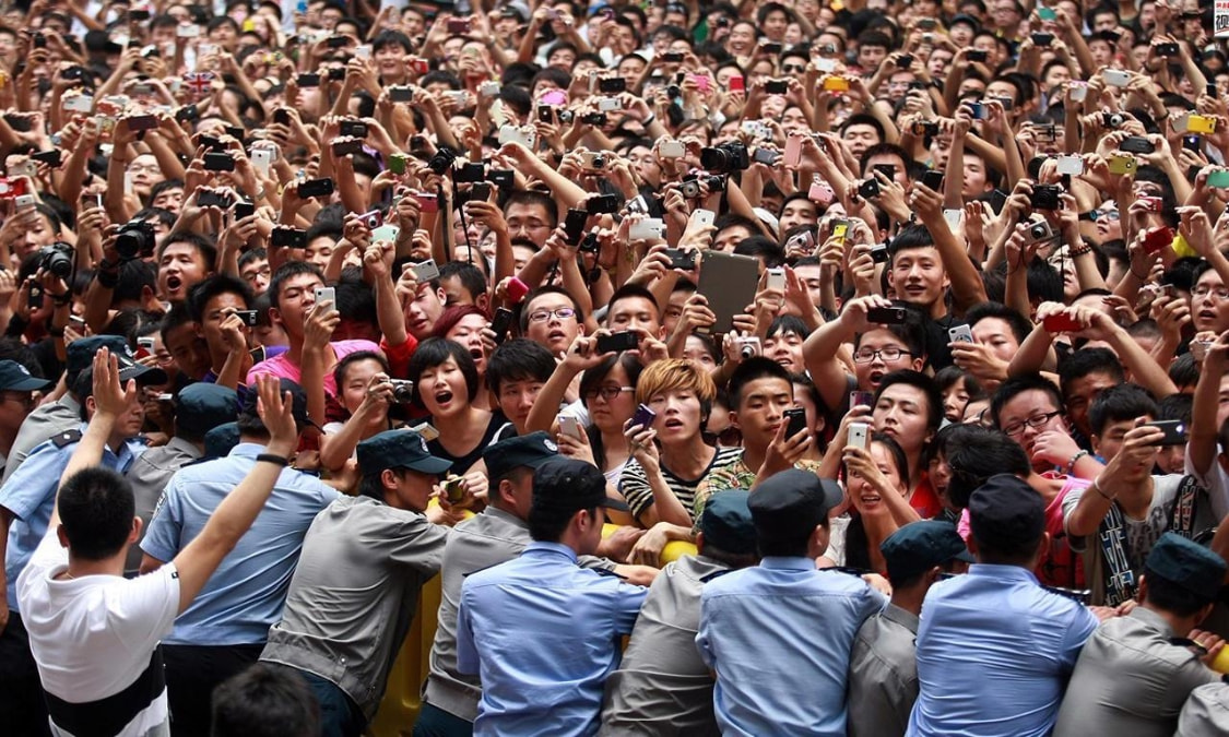 饭圈追星有多疯狂尹毓恪宋亚轩遭私生骚扰任嘉伦大粉骂人被告