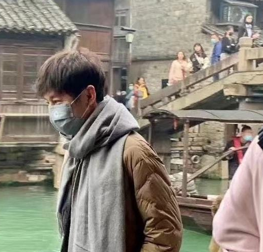 快本停播后何炅首录综艺，仅出镜1秒就被观众认出，终于恢复工作休闲区蓝鸢梦想 - Www.slyday.coM