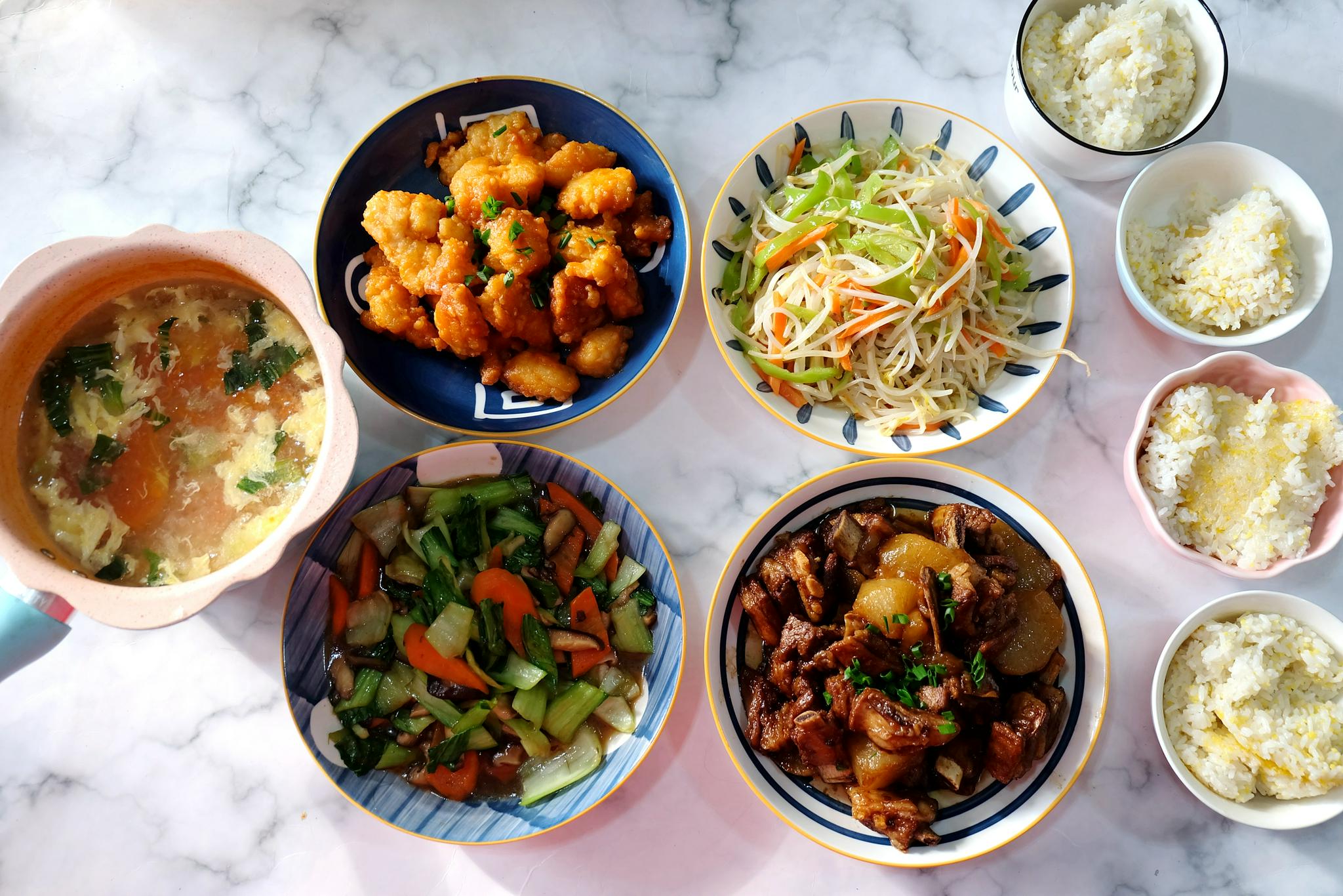 晒晒一家四口的家常午餐简单易做全家都爱吃幸福的味道