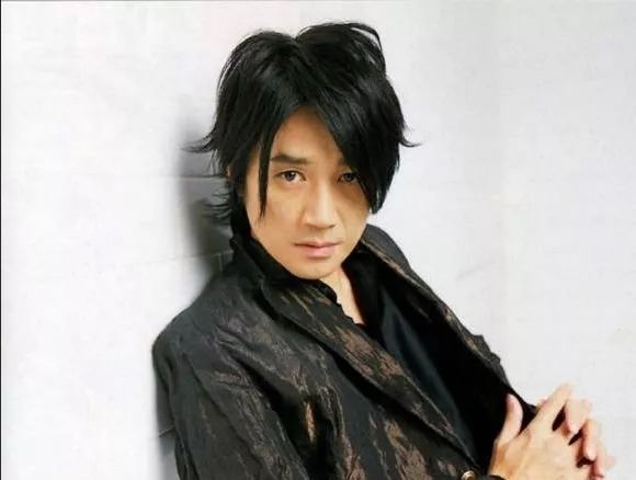 被爱情毁掉的日本天后:她曾红过王菲,却与梅艳芳争男友毁一生|近藤真