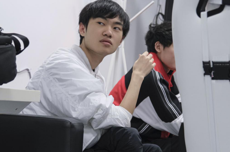 BLG左手Uzi小明是真的！LPL米勒说漏嘴出事故，发聊天记录引议休闲区蓝鸢梦想 - Www.slyday.coM