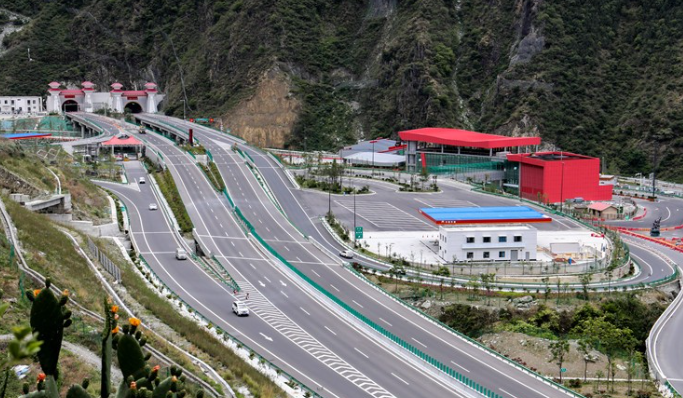 又一条天路，1千米造价约1.7亿，中国基建再次创造世界神话休闲区蓝鸢梦想 - Www.slyday.coM
