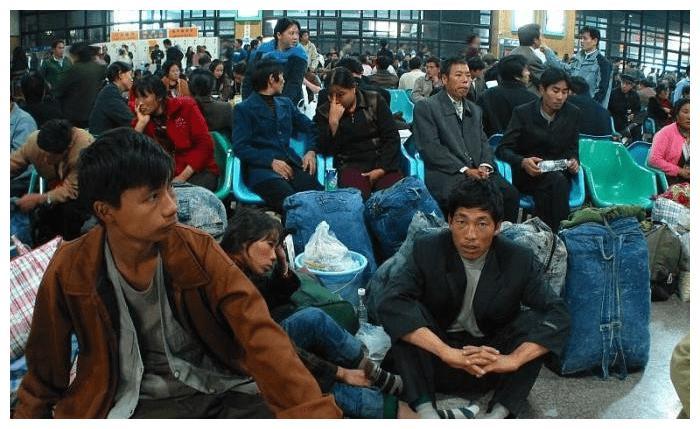 一趟火车上千乘客,为什么几十份盒饭都卖不掉?乘务员说了句实话休闲区蓝鸢梦想 - Www.slyday.coM 一趟火车上千乘客,为什么几十份盒饭都卖不掉?乘务员说了句实话休闲区蓝鸢梦想 - Www.slyday.coM