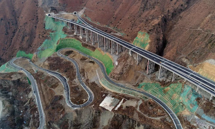又一条天路，1千米造价约1.7亿，中国基建再次创造世界神话休闲区蓝鸢梦想 - Www.slyday.coM