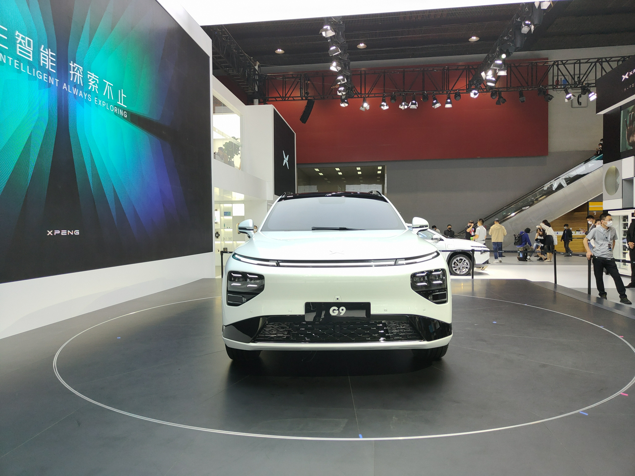 在2021年的广州车展上,小鹏汽车迎来首款中型suv车型,小鹏g9(配置