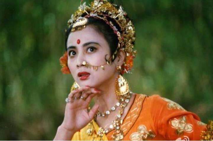 86《西游记》这场戏导演要求两人保护她,因长得太美,十几人争抢休闲区蓝鸢梦想 - Www.slyday.coM 86《西游记》这场戏导演要求两人保护她,因长得太美,十几人争抢休闲区蓝鸢梦想 - Www.slyday.coM