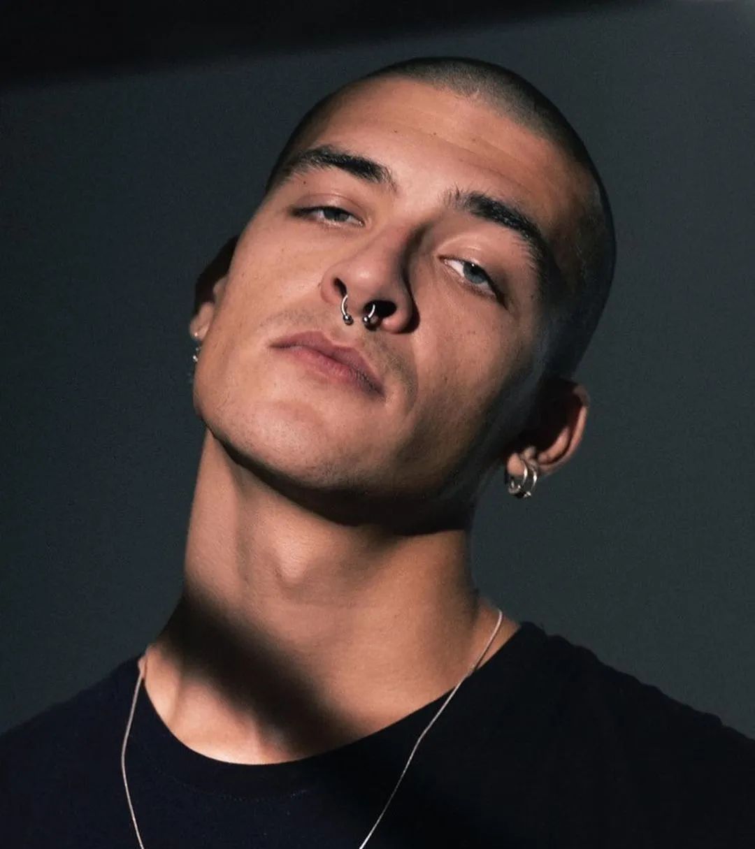 痞气十足的男模特robinsoncassarino