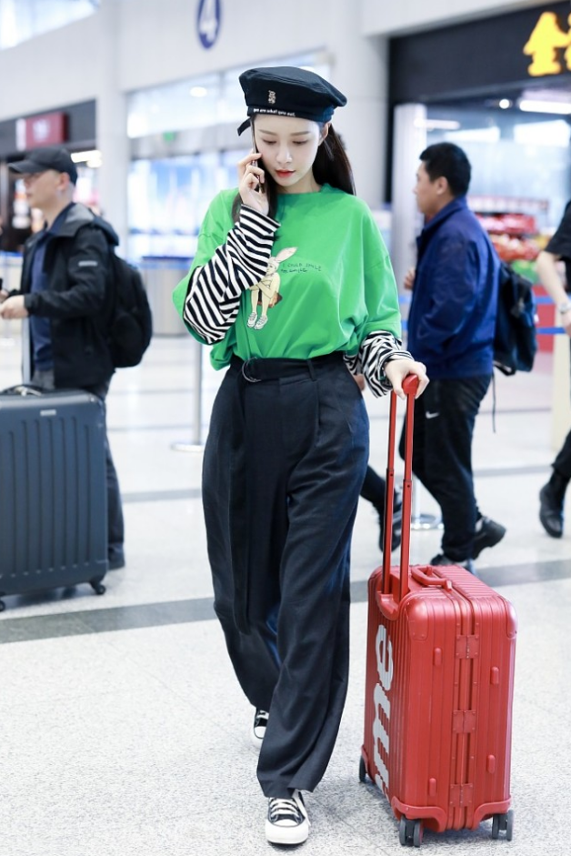 沈梦辰穿得也太可爱了吧，看着真不像32岁的人，说20岁都有人信休闲区蓝鸢梦想 - Www.slyday.coM