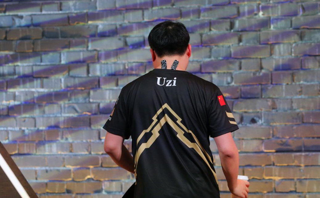 BLG左手Uzi小明是真的！LPL米勒说漏嘴出事故，发聊天记录引议休闲区蓝鸢梦想 - Www.slyday.coM