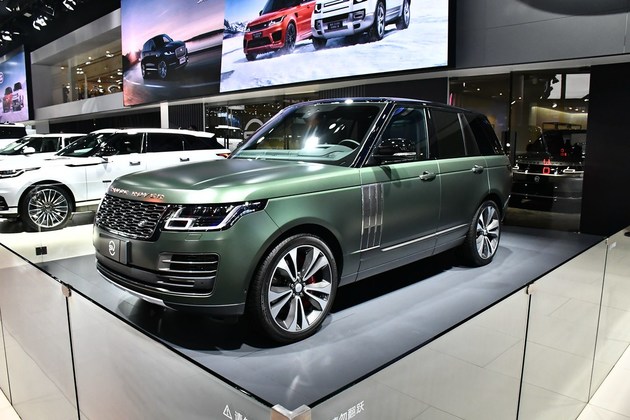 更豪华更大气广州车展实拍路虎揽胜sva典藏版