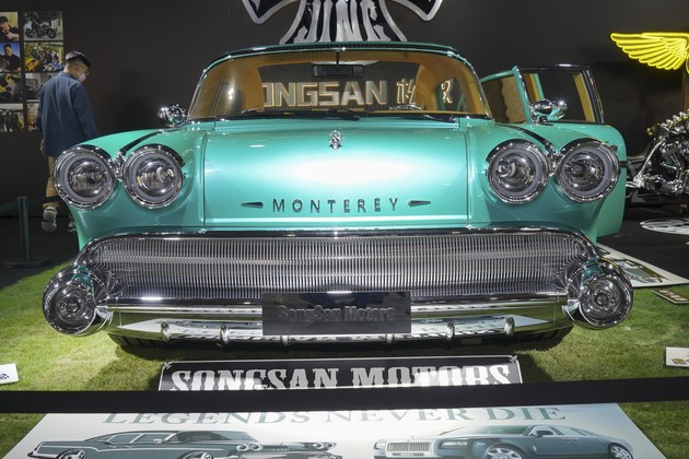 2021广州车展实拍松散机车纯电复古轿车monterey