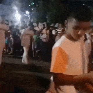 每日一笑：​没见过这么狗的…二哈果然没让我失望过！休闲区蓝鸢梦想 - Www.slyday.coM