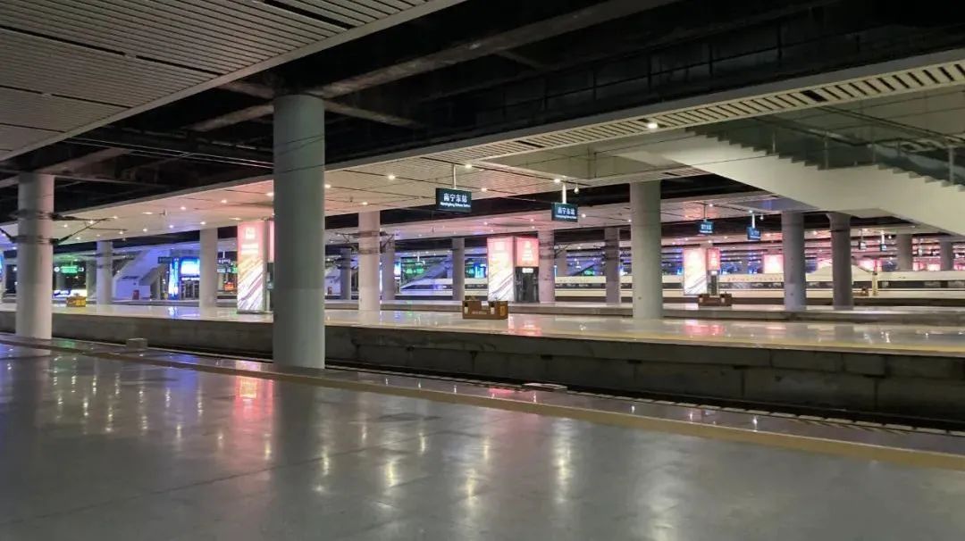 高铁站晚上会关灯吗