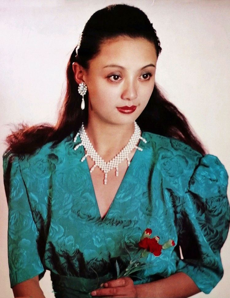 女演员于慧晒《欢乐颂3》杀青近照,曾在《围城》中演"汪太太"__财经