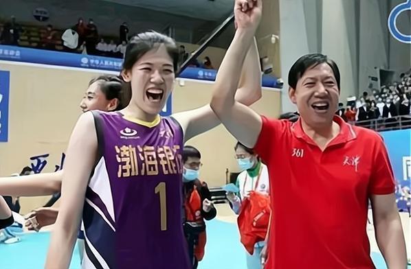 李盈莹曝30岁前要结婚！开会玩手机被批不认真，已成女排头号球星休闲区蓝鸢梦想 - Www.slyday.coM