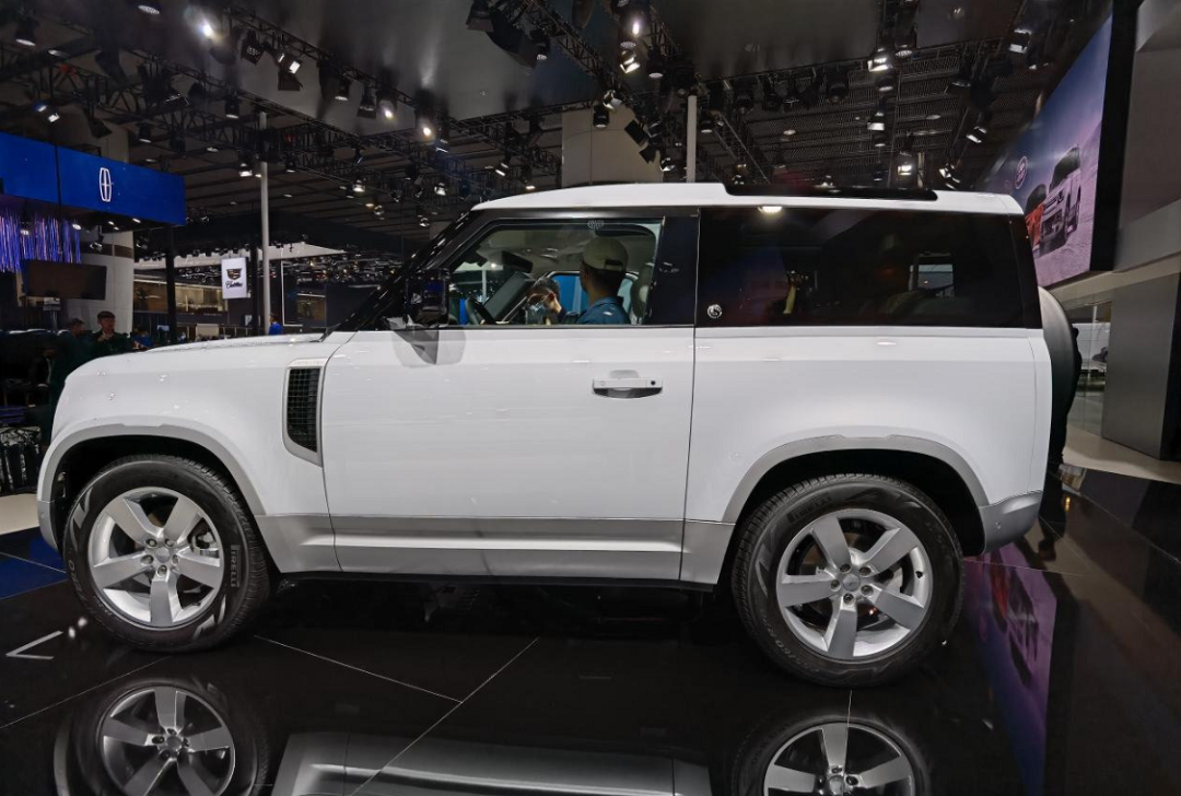 2021广州车展丨路虎卫士90虎威雄心版上市售788万元